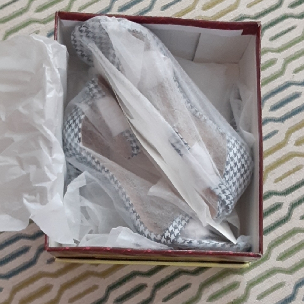Glaze Black and White Houndstooth Heels - Picture 6 of 8